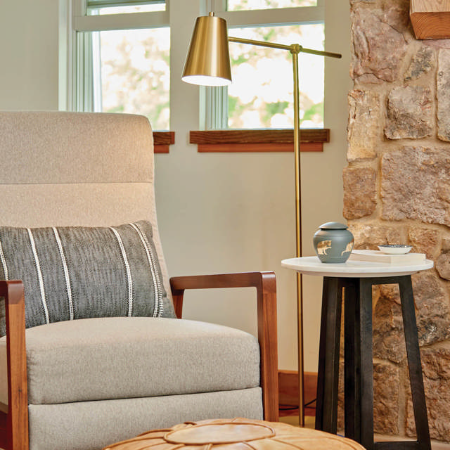 Silhouette Cat Shale, Petite Urn