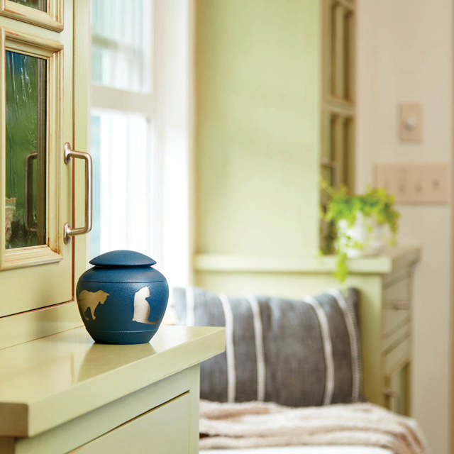 Silhouette Cat Country Blue, Petite Urn