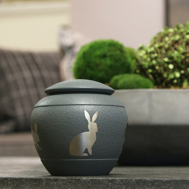Silhouette Rabbit, Petite Urn