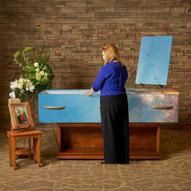 LifeArt Soaring Sky Cremation Container