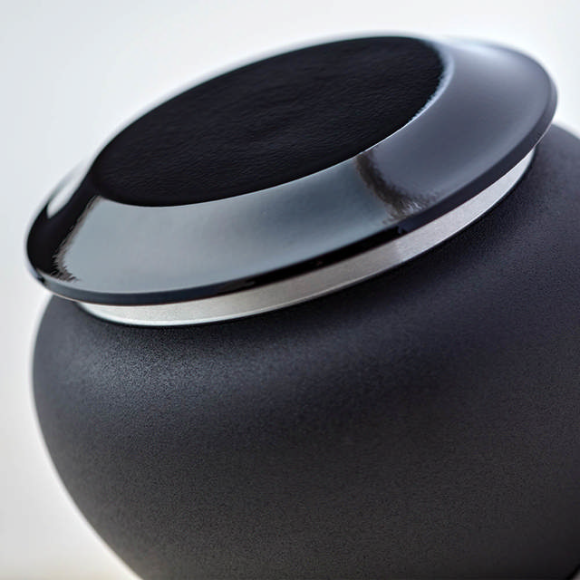 Pagoda Onyx, Small Urn