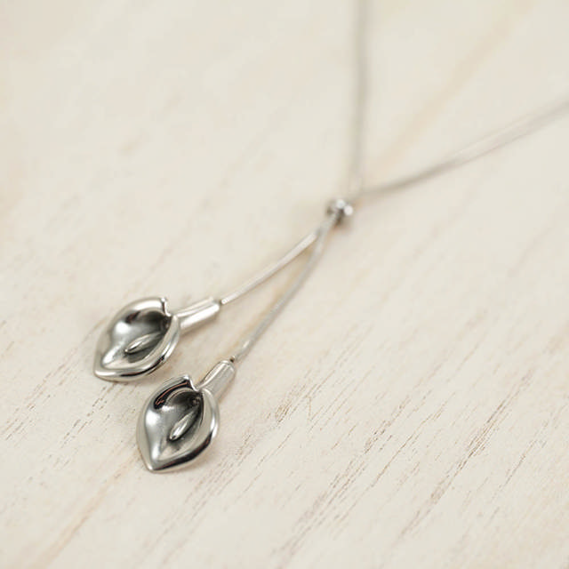 Pewter Everlasting Lily Companion