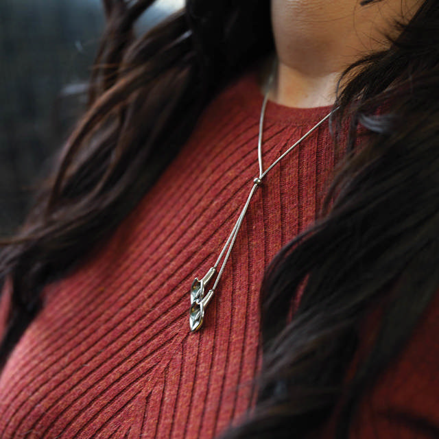 Pewter Everlasting Lily Companion